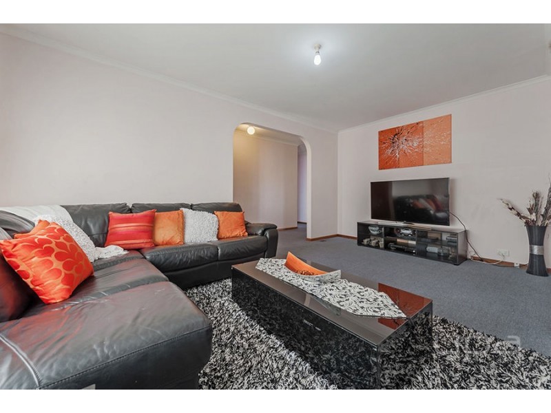 2/11 Elgata Close, Meadow Heights VIC 3048