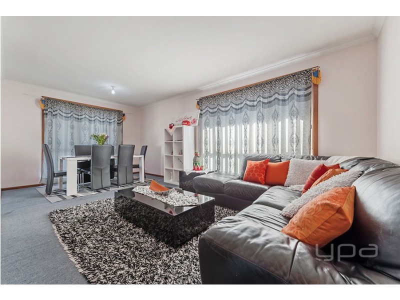 2/11 Elgata Close, Meadow Heights VIC 3048