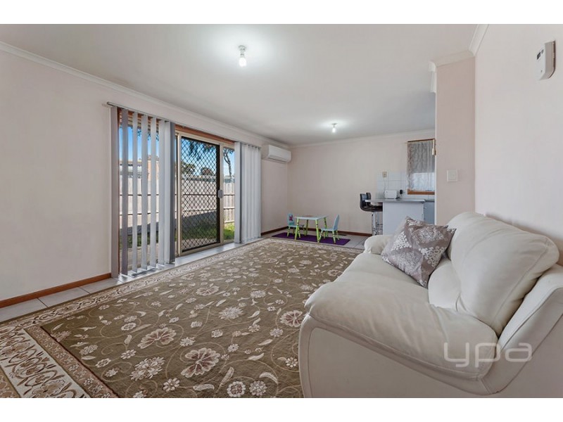 2/11 Elgata Close, Meadow Heights VIC 3048