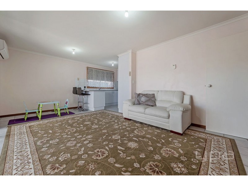 2/11 Elgata Close, Meadow Heights VIC 3048