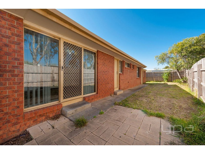 2/11 Elgata Close, Meadow Heights VIC 3048
