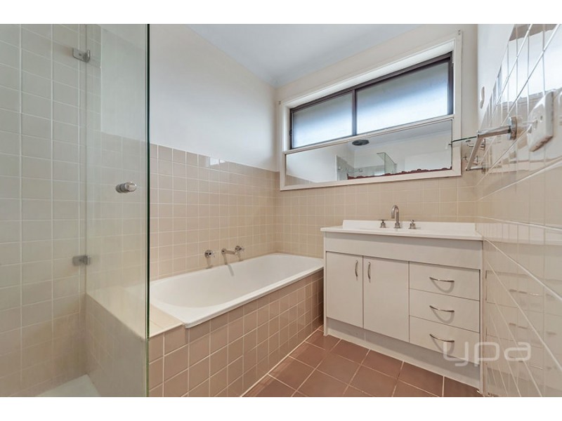 2/14 Weemala Court, Meadow Heights VIC 3048