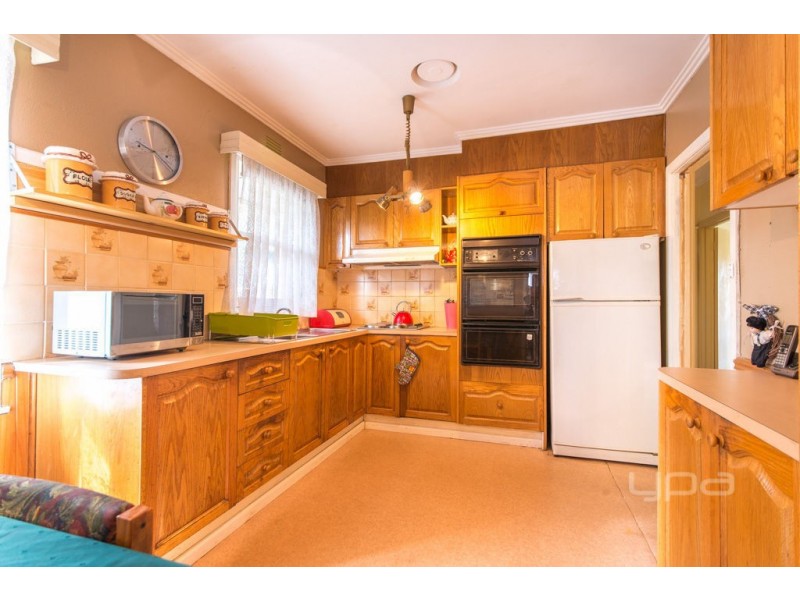 22 Hales Crescent, Jacana VIC 3047