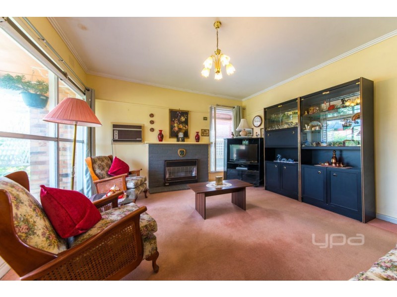 22 Hales Crescent, Jacana VIC 3047