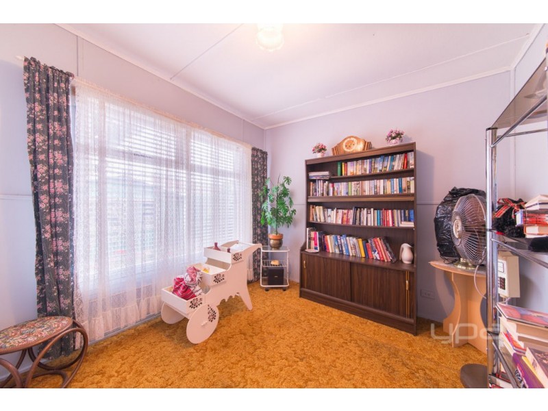 22 Hales Crescent, Jacana VIC 3047