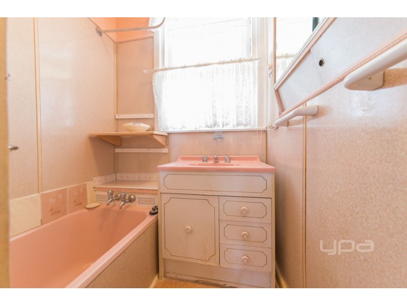 22 Hales Crescent, Jacana VIC 3047