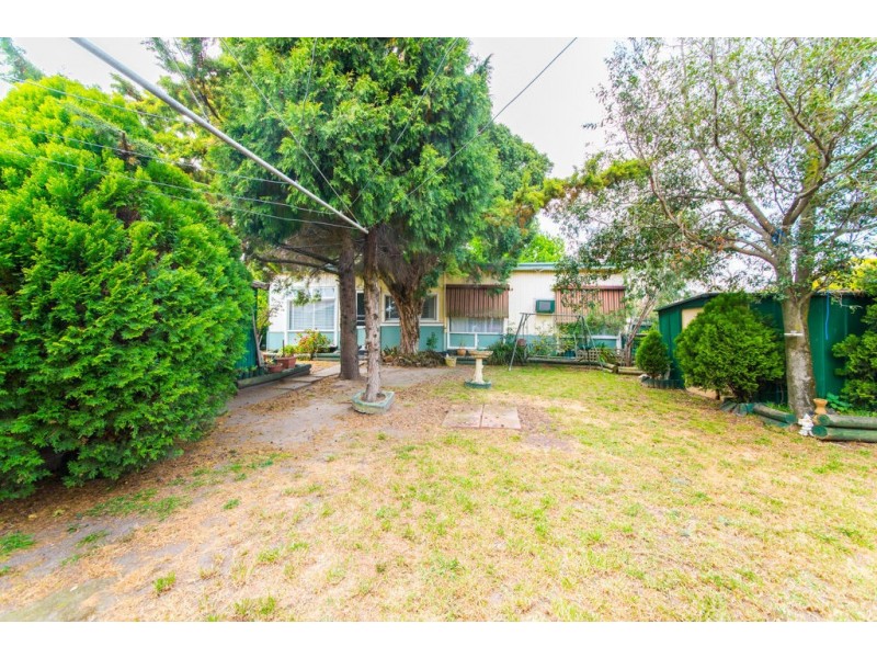 22 Hales Crescent, Jacana VIC 3047