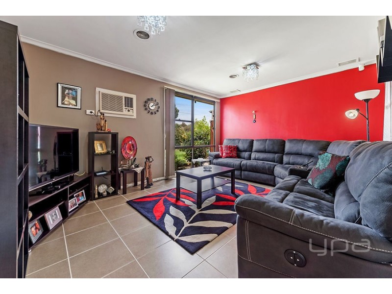 4 Woodburn Crescent, Meadow Heights VIC 3048