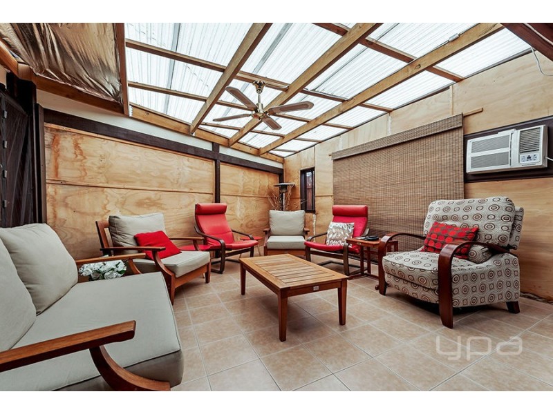 4 Woodburn Crescent, Meadow Heights VIC 3048