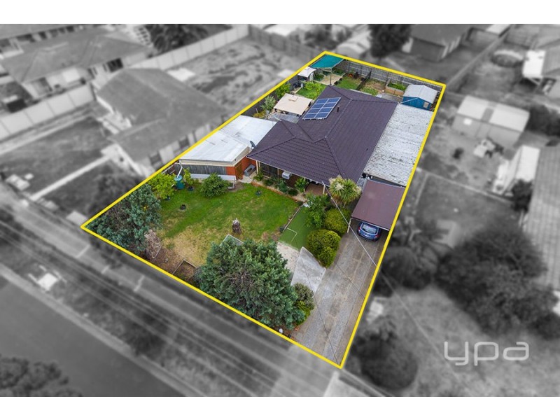 4 Woodburn Crescent, Meadow Heights VIC 3048