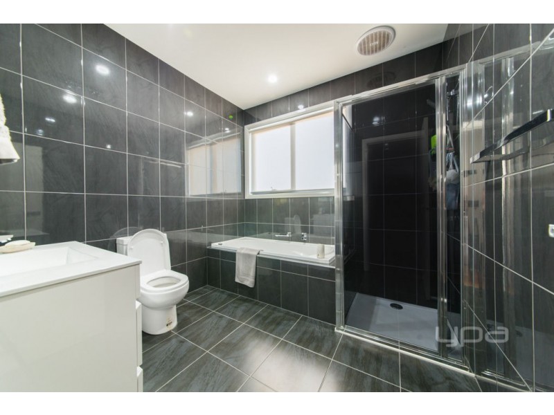 2/1029 Pascoe Vale Road, Jacana VIC 3047