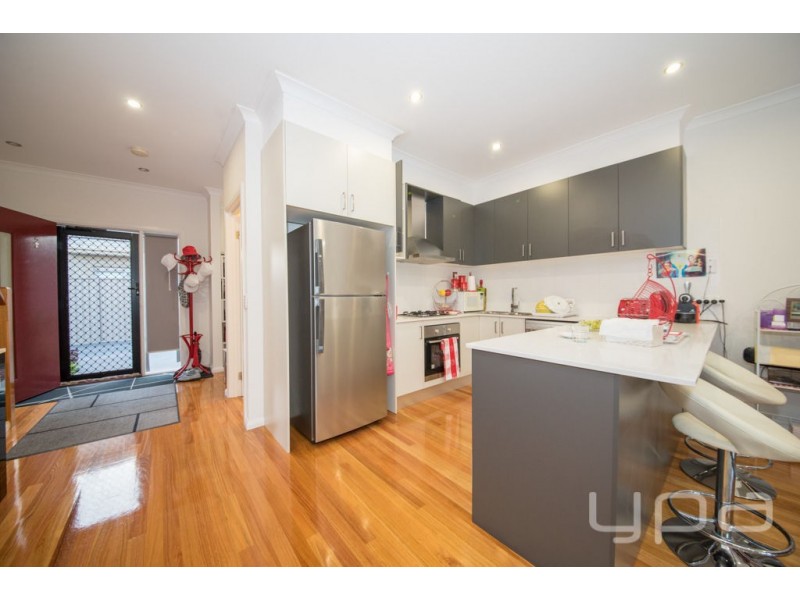 2/25 Gladstone Parade, Glenroy VIC 3046