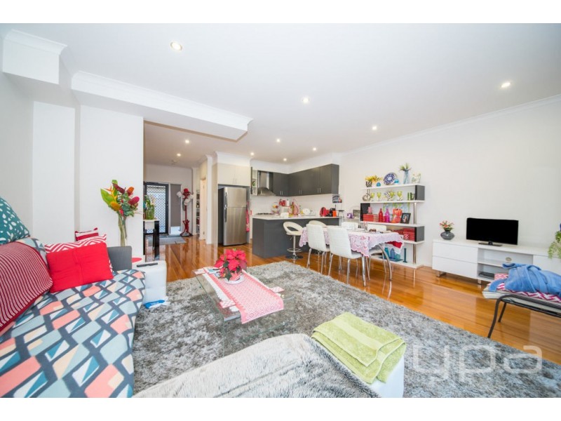 2/25 Gladstone Parade, Glenroy VIC 3046