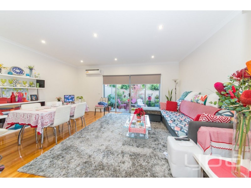 2/25 Gladstone Parade, Glenroy VIC 3046