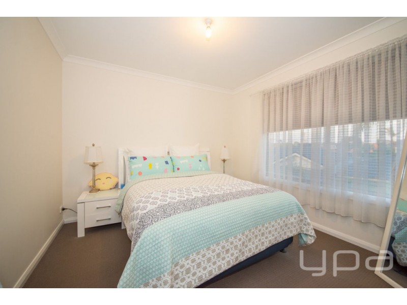 2/25 Gladstone Parade, Glenroy VIC 3046