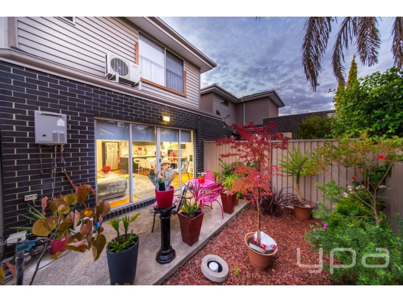 2/25 Gladstone Parade, Glenroy VIC 3046