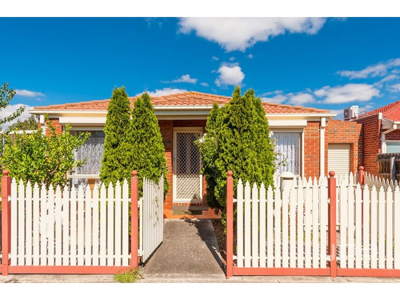 2/11 Malmsbury Drive, Meadow Heights VIC 3048