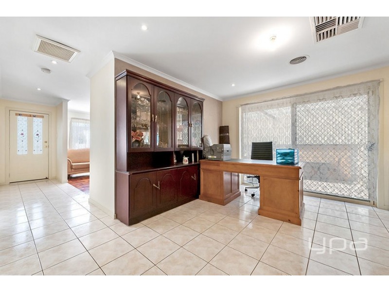 2/11 Malmsbury Drive, Meadow Heights VIC 3048