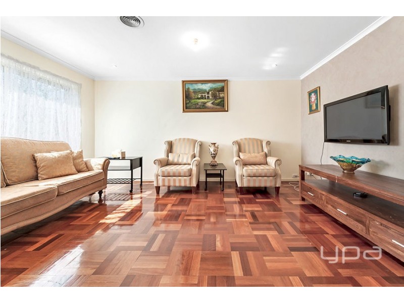 2/11 Malmsbury Drive, Meadow Heights VIC 3048