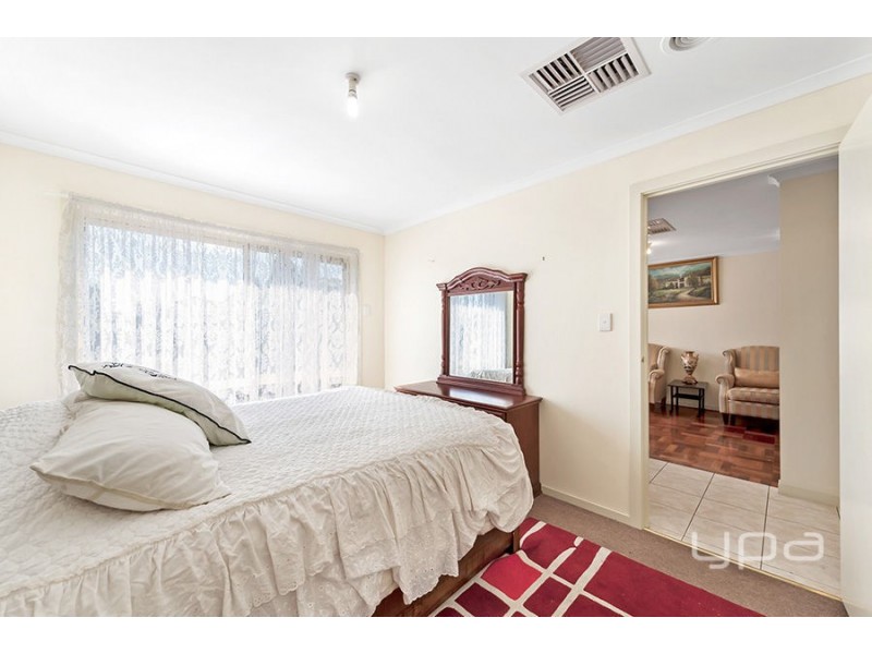 2/11 Malmsbury Drive, Meadow Heights VIC 3048