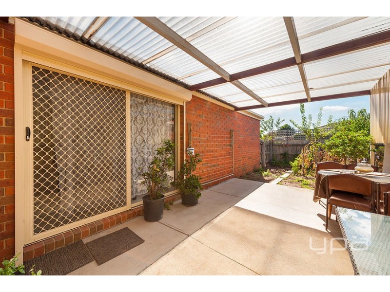 2/11 Malmsbury Drive, Meadow Heights VIC 3048