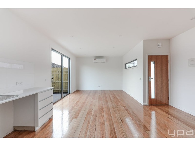 1/11 Gladstone Parade, Glenroy VIC 3046