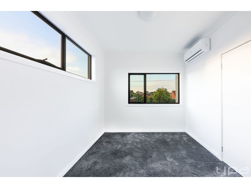 1/11 Gladstone Parade, Glenroy VIC 3046