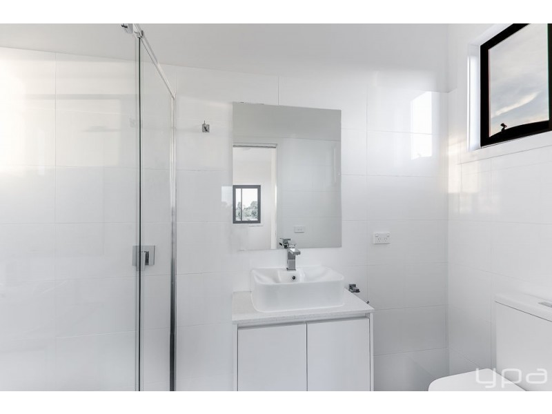 1/11 Gladstone Parade, Glenroy VIC 3046