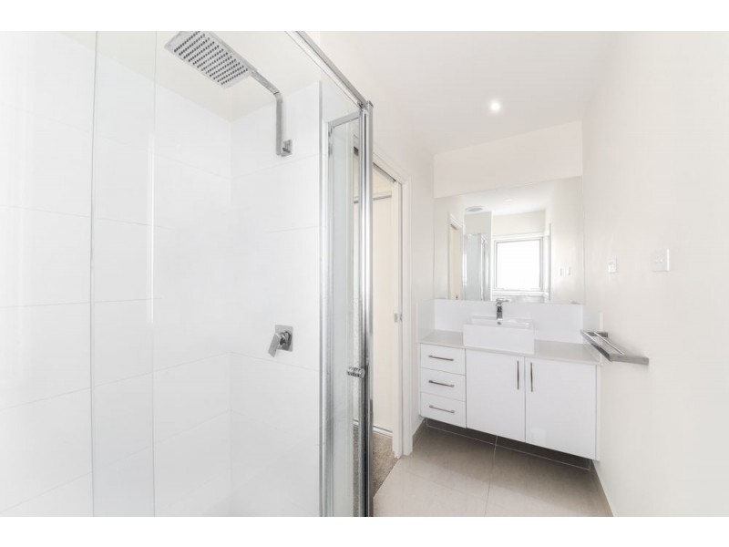 4/2 St James Street, Hadfield VIC 3046