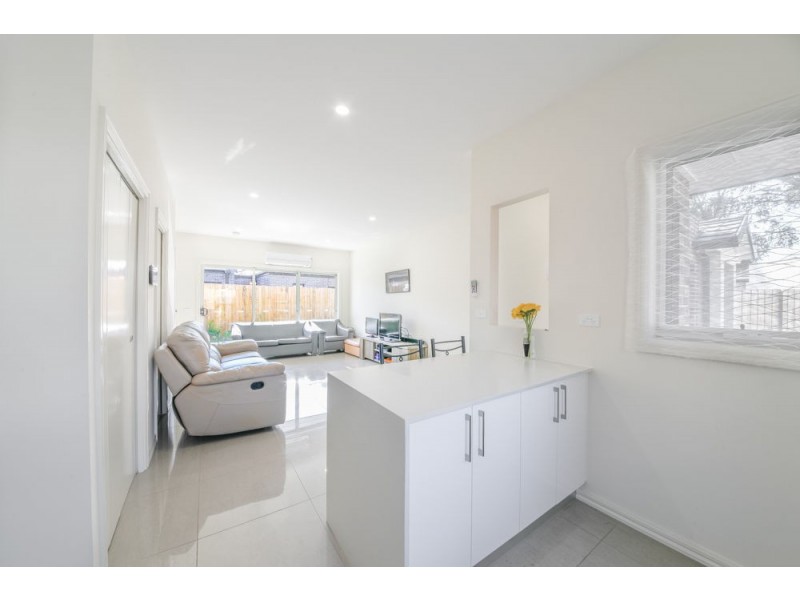 4/2 St James Street, Hadfield VIC 3046
