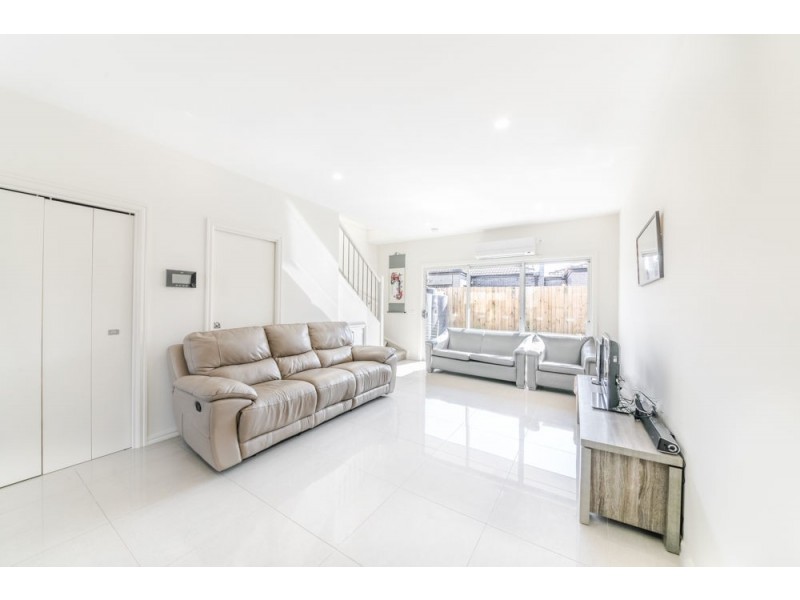 4/2 St James Street, Hadfield VIC 3046