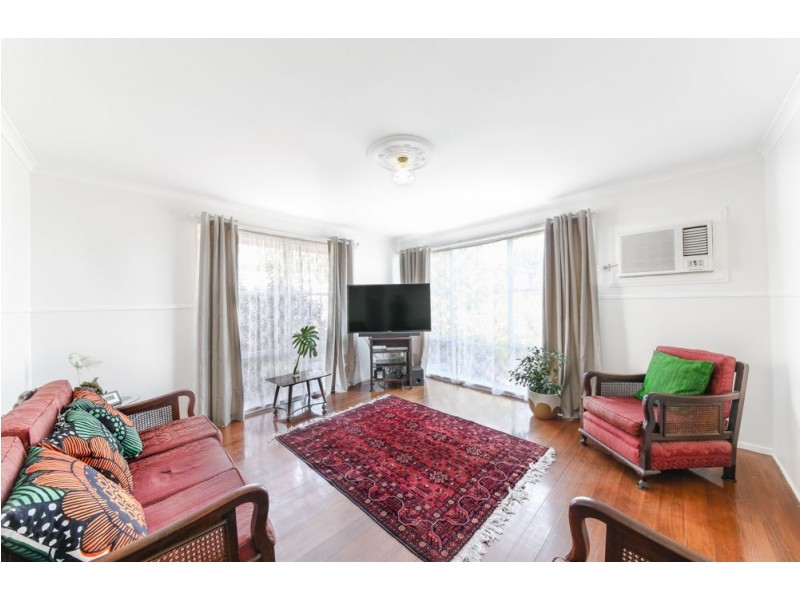 22 Hendricks Crescent, Jacana VIC 3047