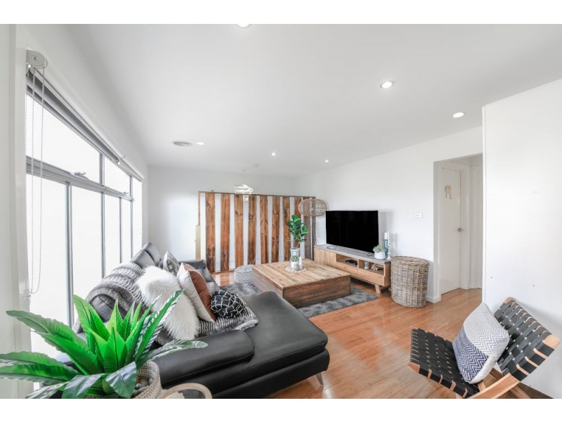 2/57 Rokewood Crescent, Meadow Heights VIC 3048