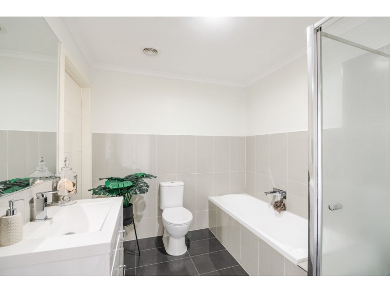 2/57 Rokewood Crescent, Meadow Heights VIC 3048