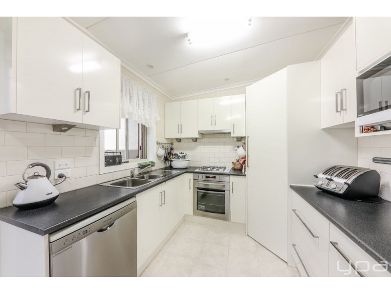 9 Lorraine Crescent, Jacana VIC 3047