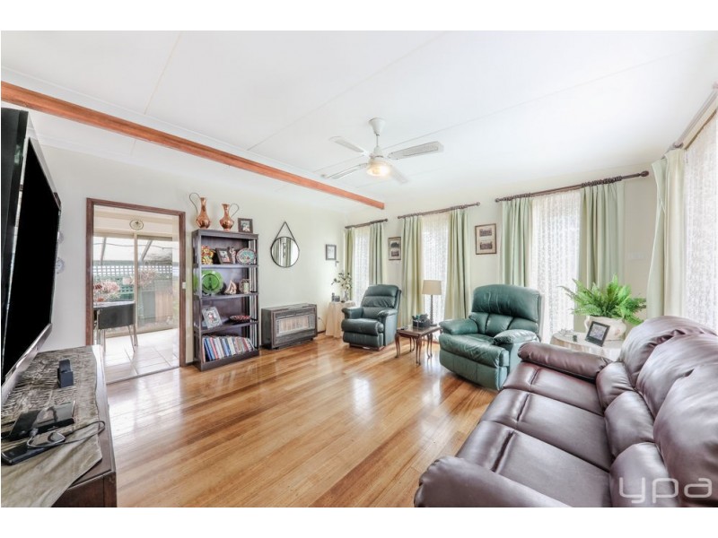 9 Lorraine Crescent, Jacana VIC 3047