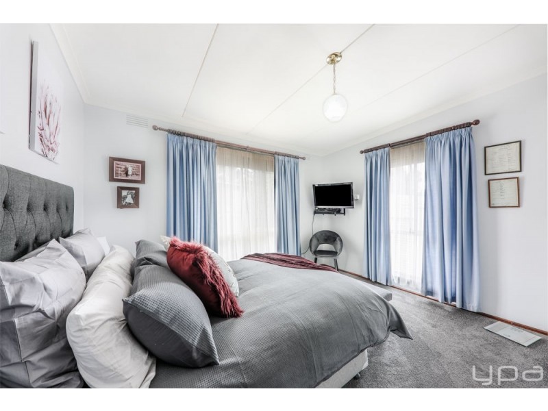 9 Lorraine Crescent, Jacana VIC 3047