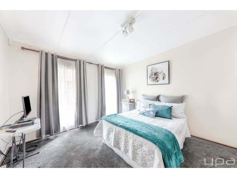 9 Lorraine Crescent, Jacana VIC 3047