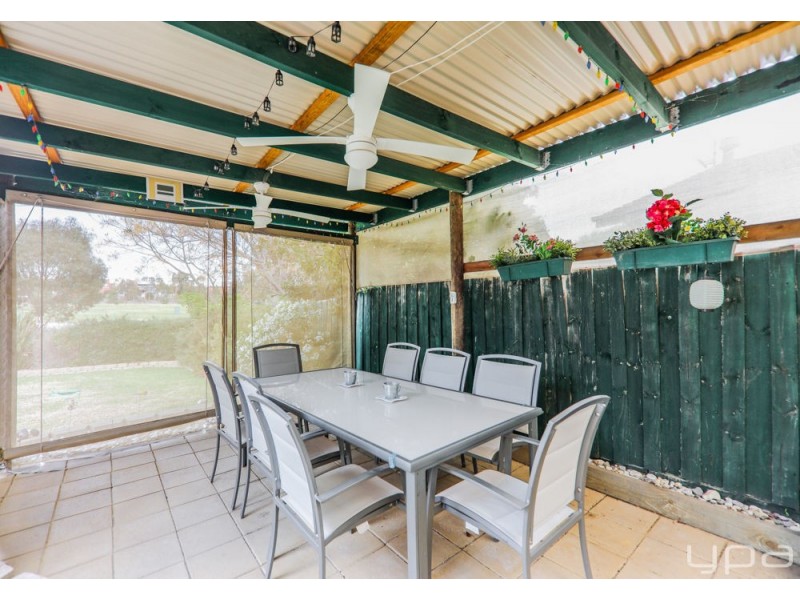 9 Lorraine Crescent, Jacana VIC 3047