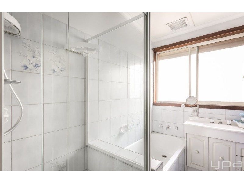 9 Lorraine Crescent, Jacana VIC 3047