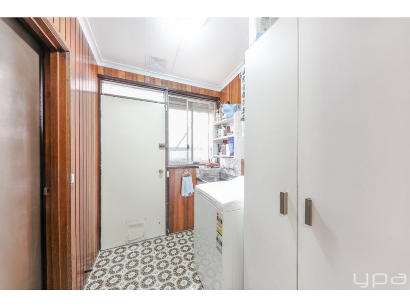 9 Lorraine Crescent, Jacana VIC 3047