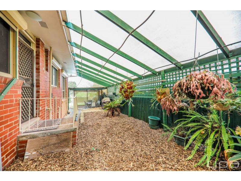 9 Lorraine Crescent, Jacana VIC 3047