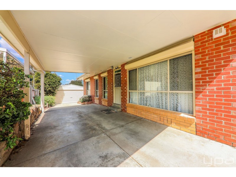 9 Lorraine Crescent, Jacana VIC 3047