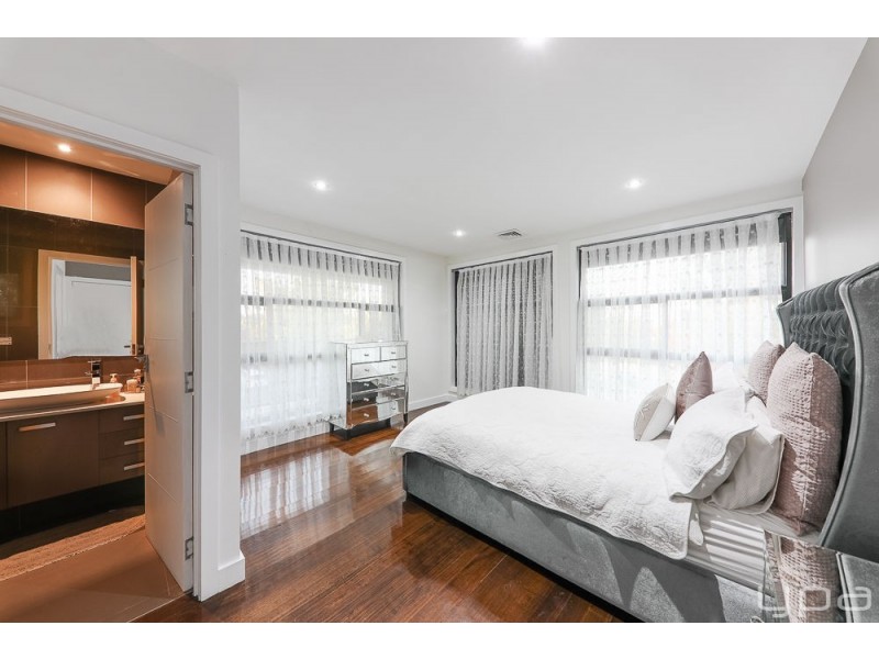 25 Officer Street, Meadow Heights VIC 3048