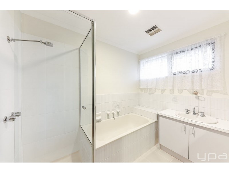 6 Bronco Court, Meadow Heights VIC 3048