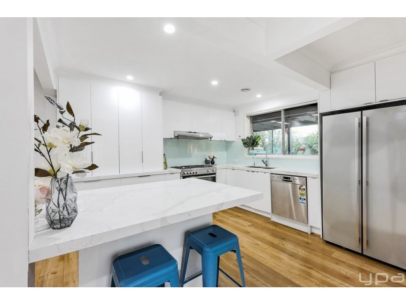 6 Yinnar Street, Dallas VIC 3047