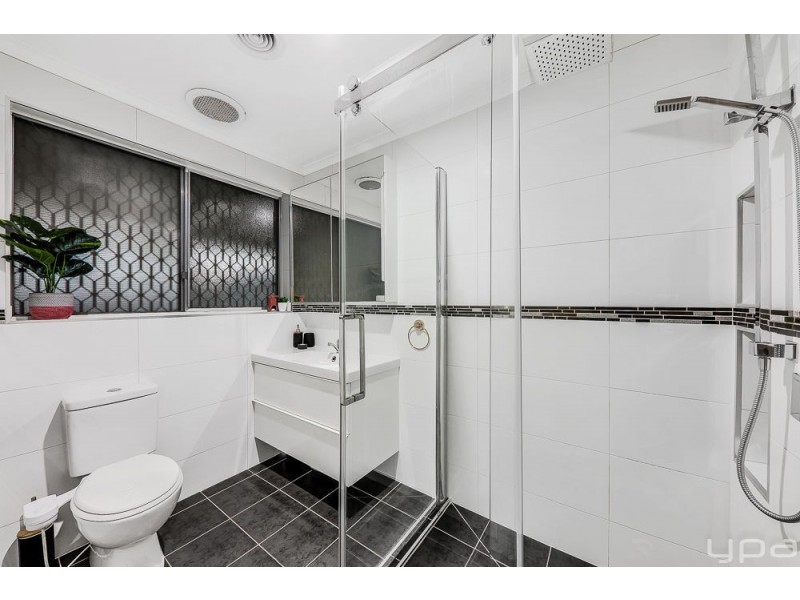 6 Yinnar Street, Dallas VIC 3047