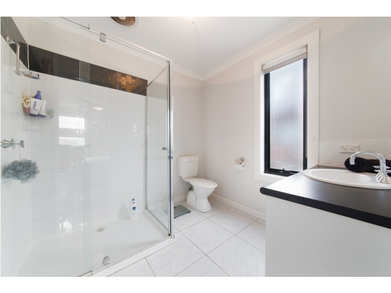 29 Hayfield Road, Roxburgh Park VIC 3064