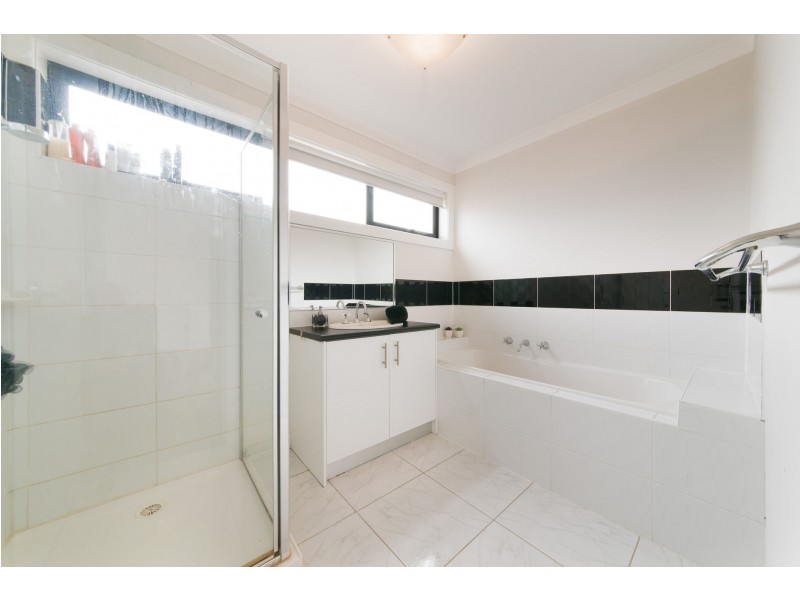 29 Hayfield Road, Roxburgh Park VIC 3064