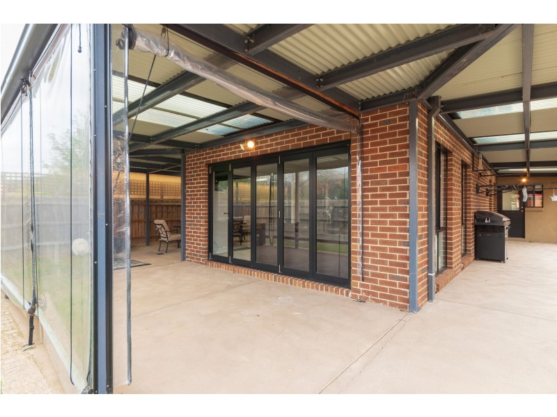 29 Hayfield Road, Roxburgh Park VIC 3064